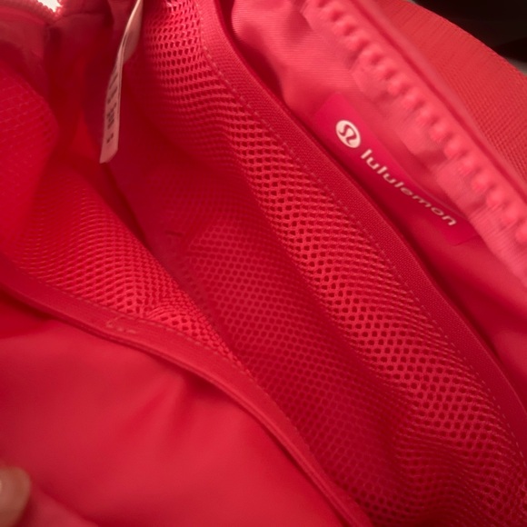 lululemon belt bag in color lipgloss brand new never used - Picture 2 of 3